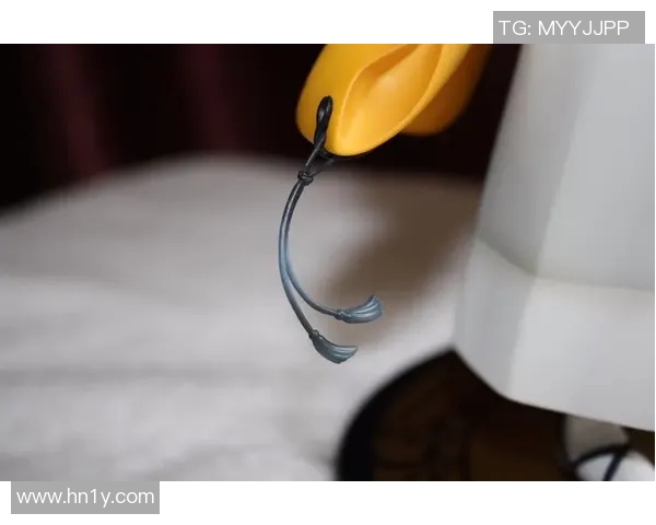 足球明星整牙前后大变样展现自信笑容与职业形象的完美蜕变