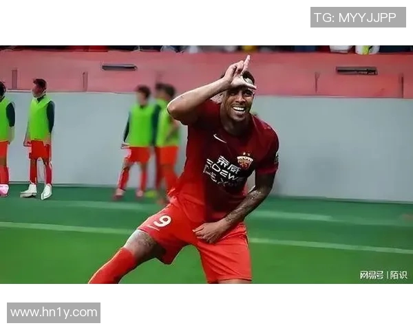 最近哪位足球明星重返赛场引发球迷热议和期待