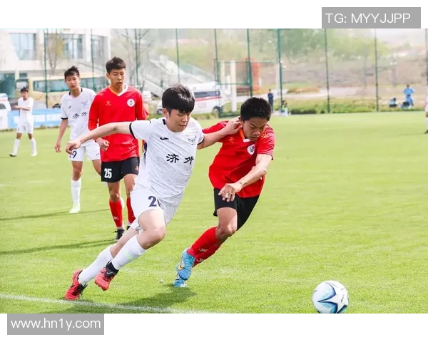 足球明星与孩子们的温馨瞬间精彩图片合集